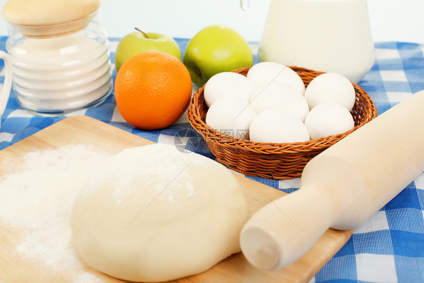 制作面包的各种不同产品糕点市场美食食物团体酵母牛奶脆皮早餐粮食图片