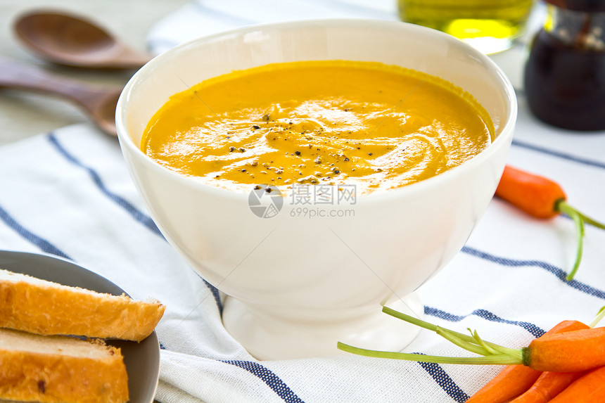 胡萝卜汤烹饪健康棕色美食食物蔬菜奶油状营养面包橙子图片