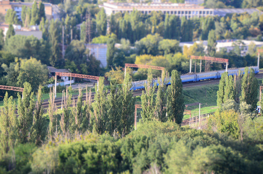 公园附近的火车图片