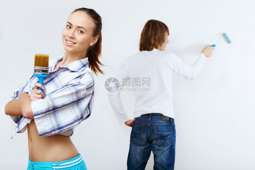 配有油漆刷子的组合画笔工具中风女性维修画家男性绘画家庭蓝色图片