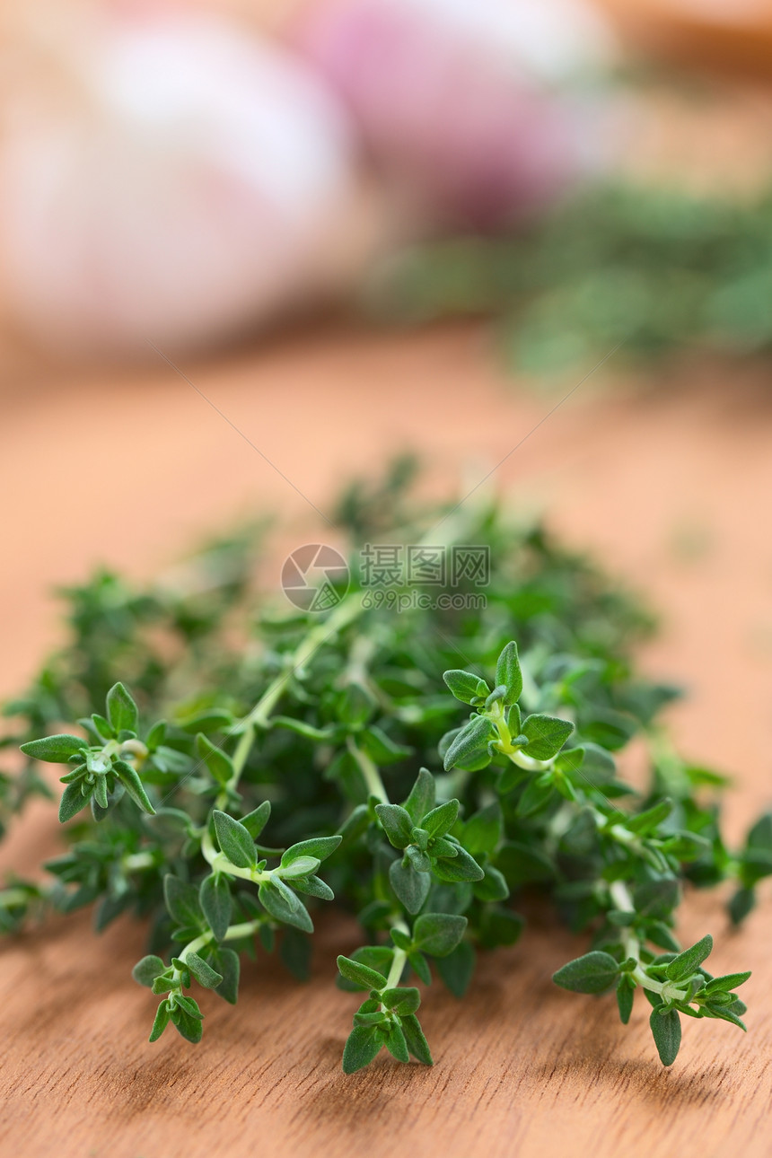 新鲜的甲状腺烹饪小枝草本植物美食植物绿色食物叶子图片