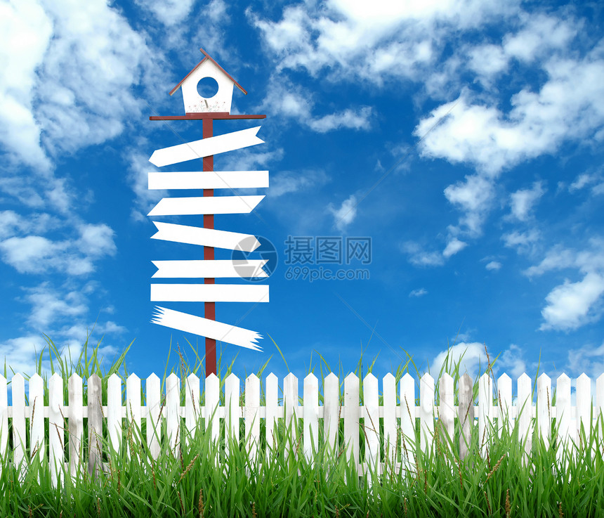 符号和蓝色天空木头场地院子叶子农场季节纠察栅栏环境绿色图片
