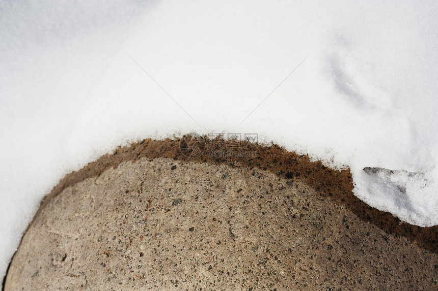 在背景中雪和岩石墙纸天气水平阴影漂移季节性图片