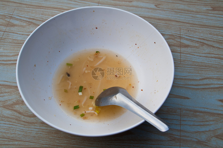 面碗是空的面条勺子商品食物白色图片