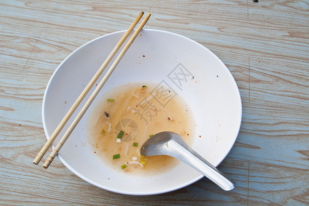 面碗是空的食物面条商品勺子白色饮食背景图片