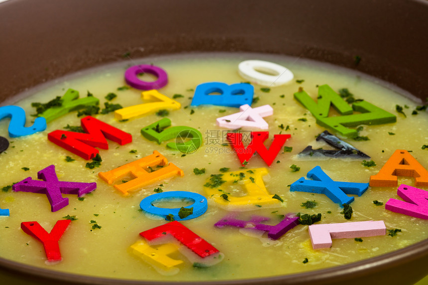字母汤汤美食营养食物面条小吃概念红色午餐蔬菜盘子图片