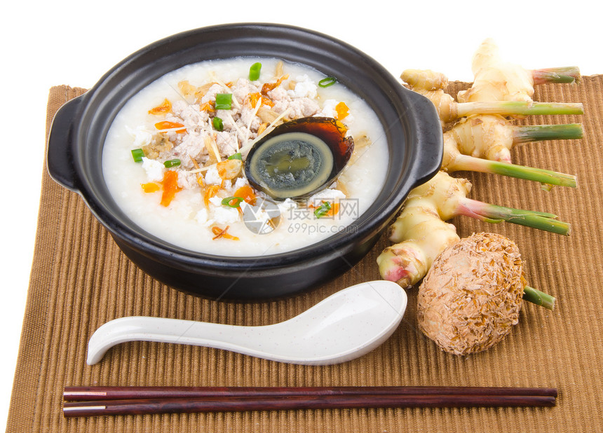传统的中华世纪鸡蛋和猪肉粥炒饭饮食食物勺子烹饪鸭子猪肉盘子美食鸭蛋稀饭图片