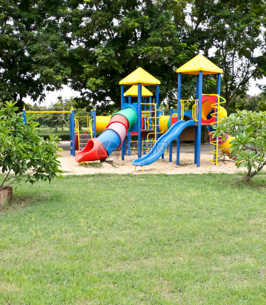 游乐场孩子安全玩具操场喜悦天空乐趣公园树木游戏图片