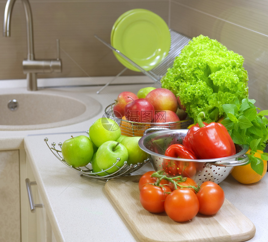 厨房桌上的新鲜蔬菜 Diet图片