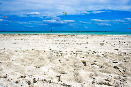 嘉撒丁岛意大利海滩旅行波纹享受海洋海景旅游风筝游泳海浪海岸背景