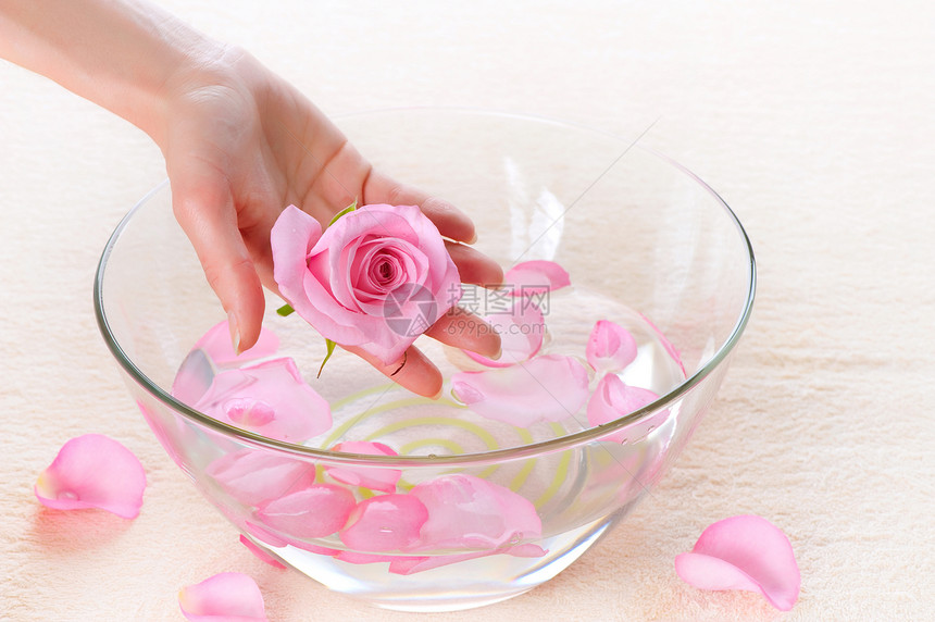 手工喷洒 修指甲药品芳香女性闲暇中心手指水疗疗法奢华玫瑰图片