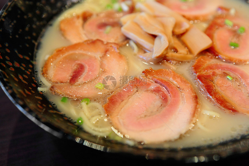 日本拉面面玉米营养肉汤美食烹饪盘子面条棕色大豆午餐图片