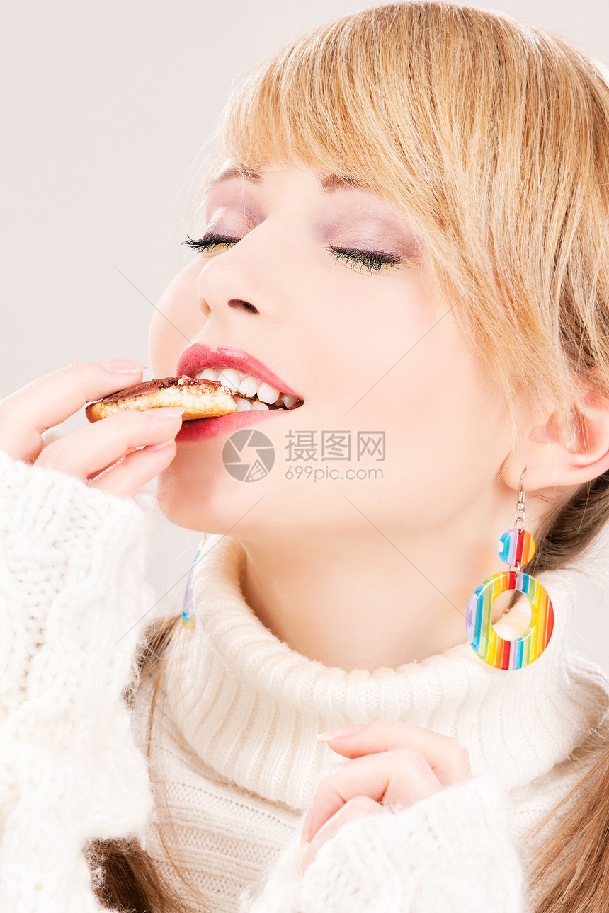 饼干营养幸福毛衣巧克力微笑金发女郎青少年羊毛快乐享受图片