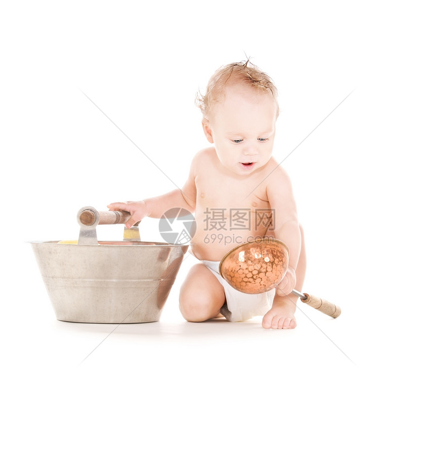 男孩 有洗碗和勺子童年尿布男生孩子快乐卫生浴缸皮肤青少年保健图片