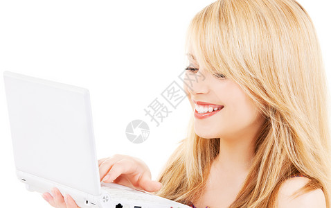 使用笔记本电脑的少女互联网八卦女性邮件技术金发电子邮件女郎学生微笑背景图片