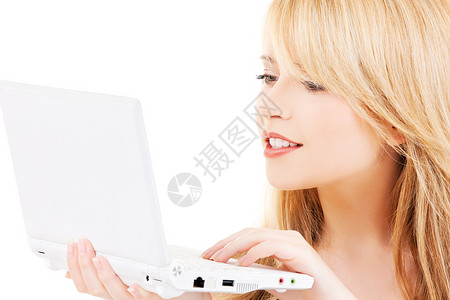 使用笔记本电脑的少女互联网八卦金发教育女郎女孩邮件青少年技术上网背景图片
