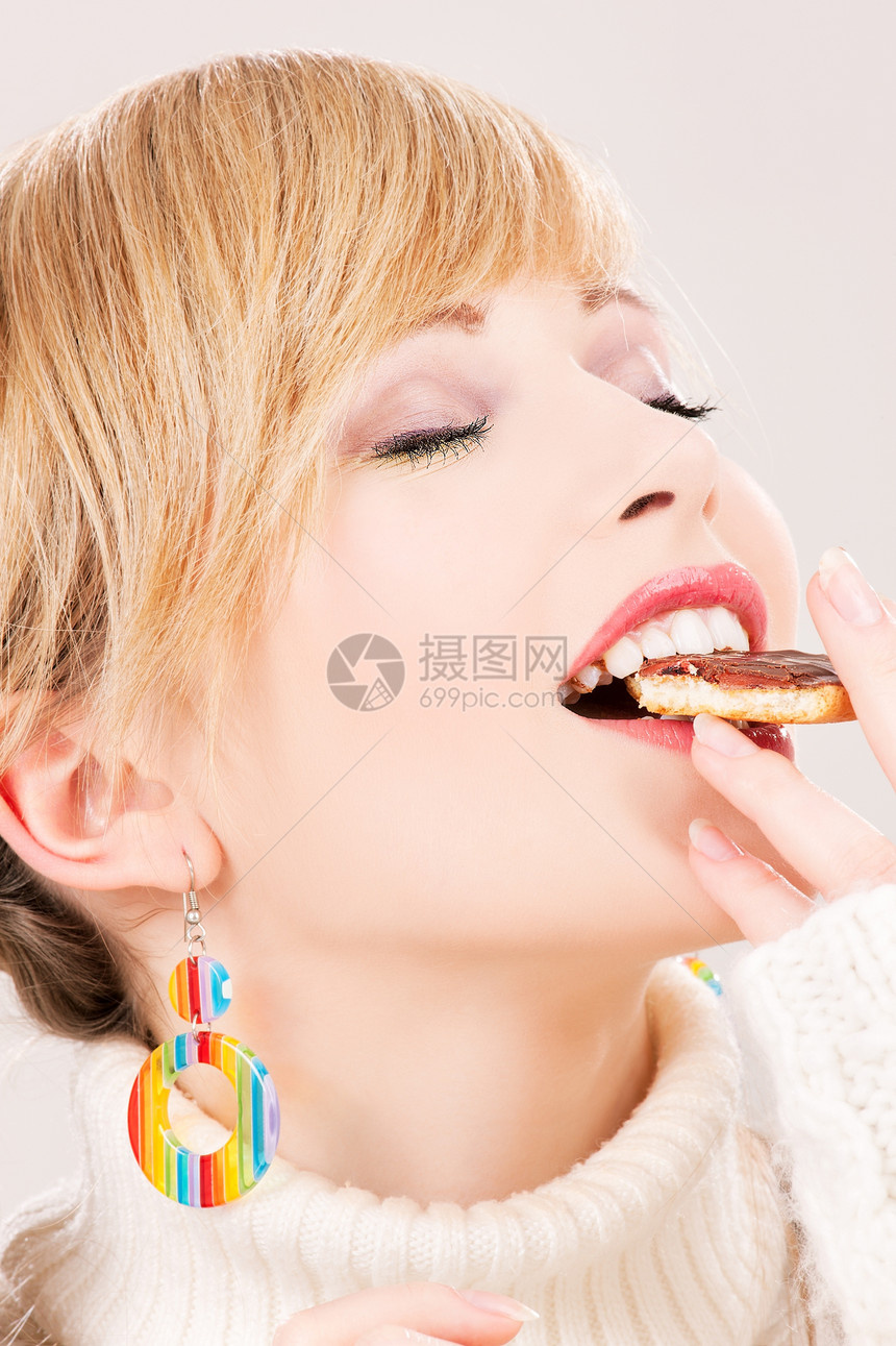 饼干金发女郎毛衣青少年乐趣快乐食物营养女性甜点女孩图片