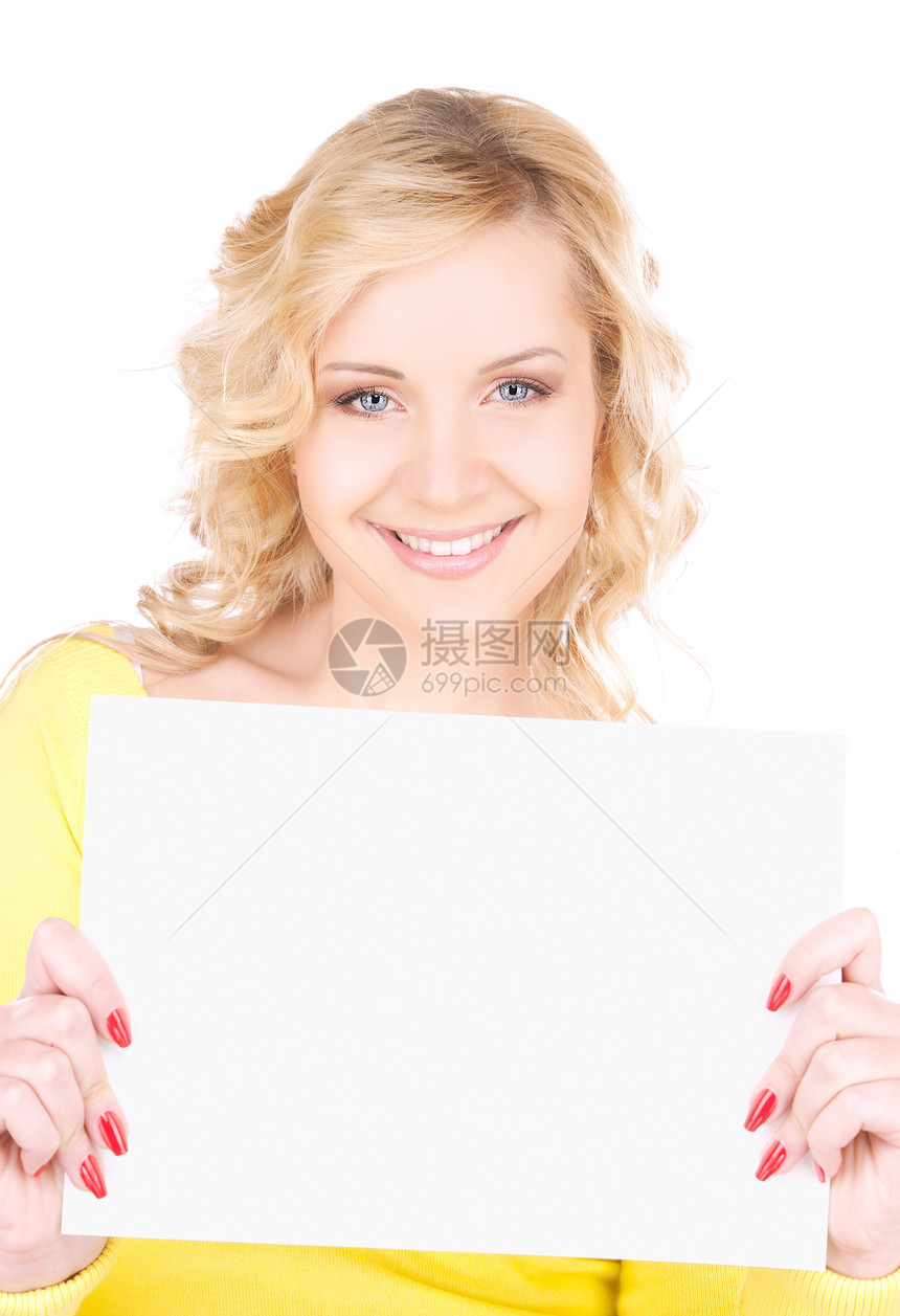 带着空白板的快乐女孩卡片展示白色空白微笑推介会木板女性床单广告图片