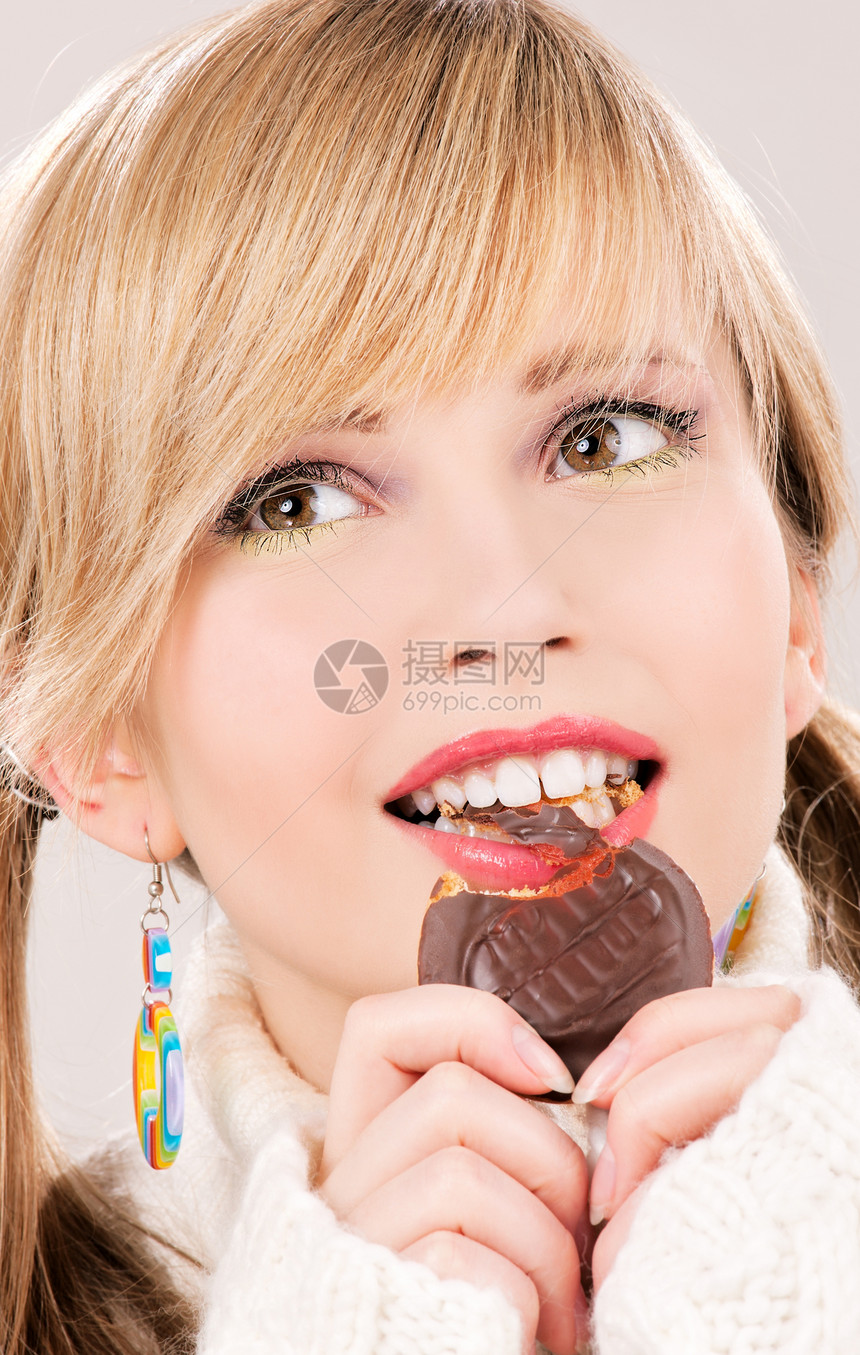 饼干甜点金发女郎食物乐趣女孩营养幸福微笑快乐女性图片