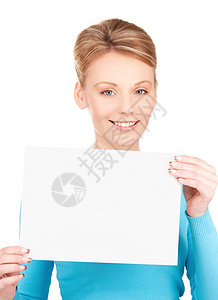带着空白板的快乐女孩展示床单海报广告白色推介会微笑空白卡片女性背景图片