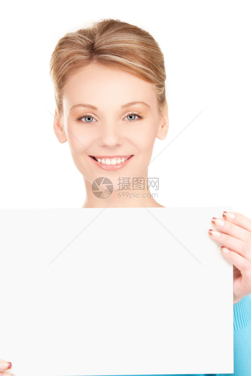 带着空白板的快乐女孩海报女性床单木板空白白色微笑广告展示卡片图片