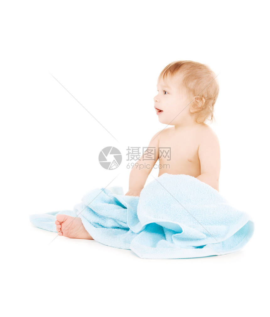 带蓝毛巾的婴儿微笑男性生活孩子卫生乐趣男生青少年保健蓝色图片