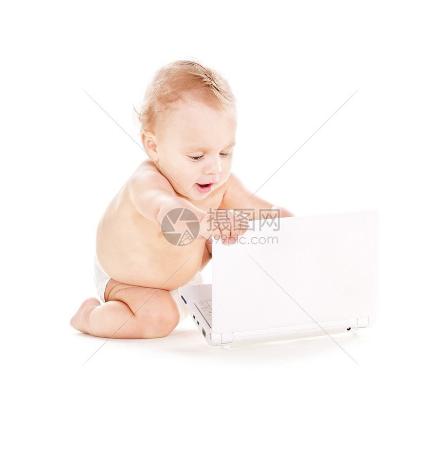婴儿用膝上型电脑尿布的婴儿男孩情感儿童微笑男生青少年互联网技术笔记本孩子童年图片