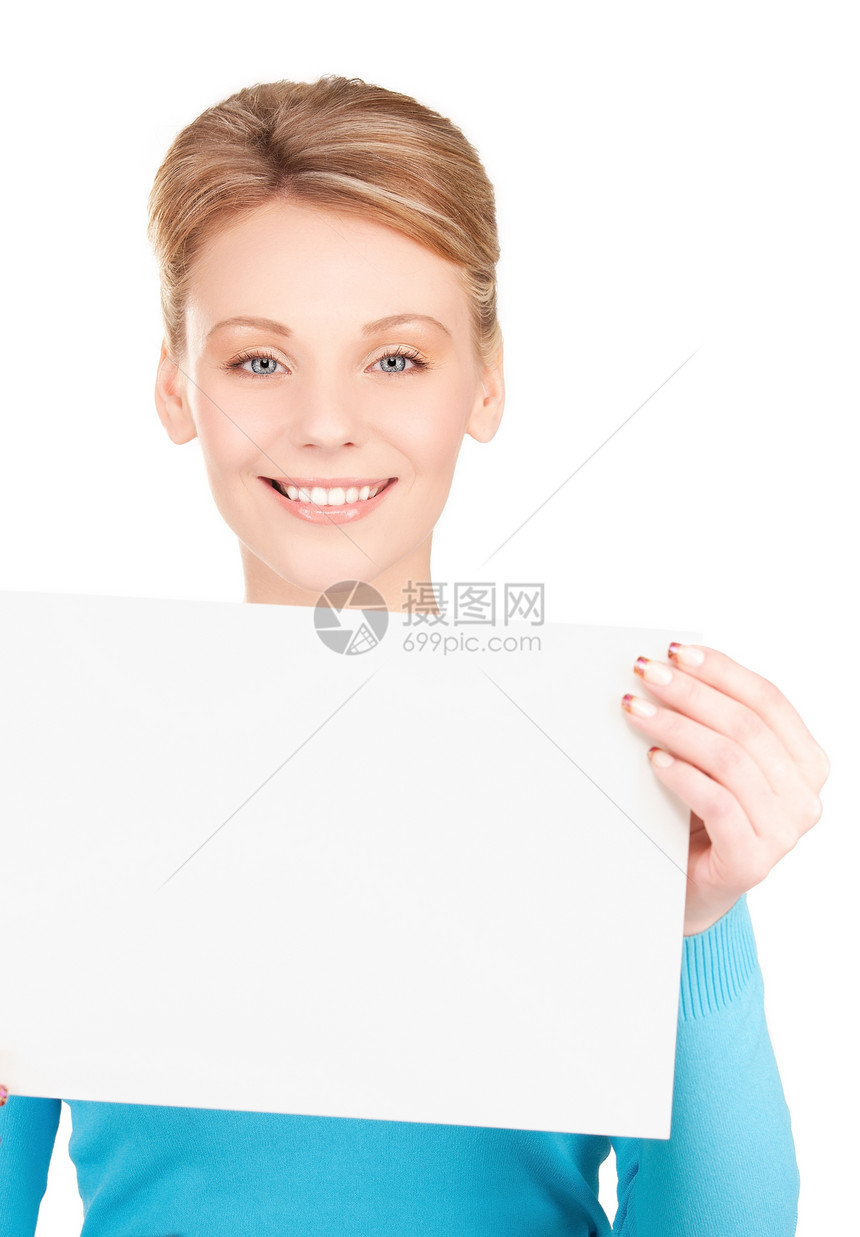 带着空白板的快乐女孩展示木板推介会广告白色女性空白海报微笑床单图片