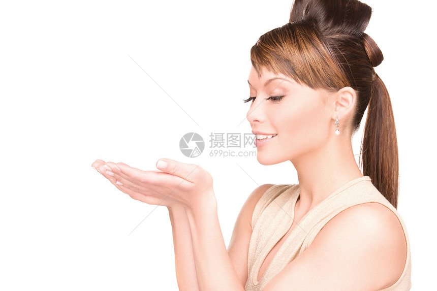 椰枣树上的东西福利女性成人手势广告快乐黑发手掌微笑白色图片