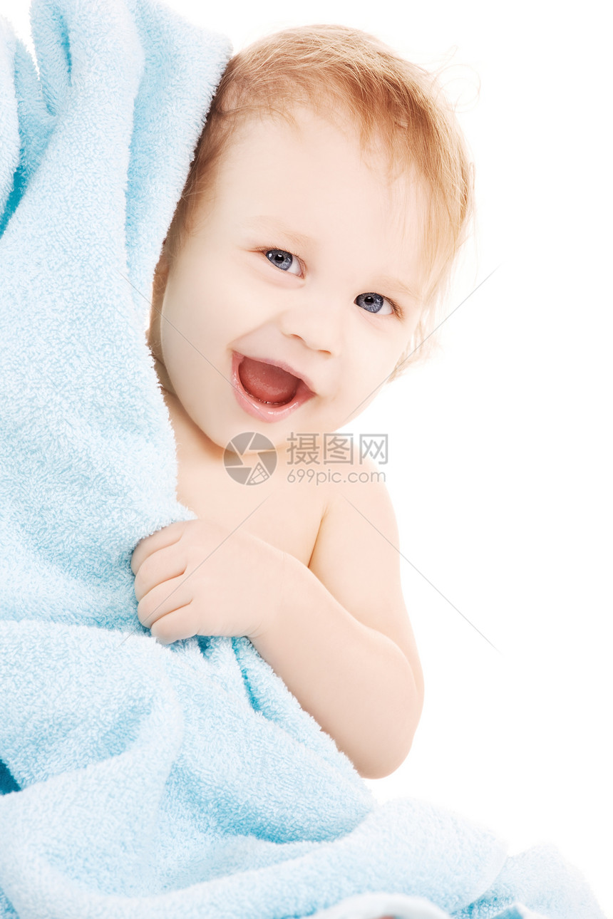 带蓝毛巾的婴儿微笑快乐男性男生孩子青少年童年蓝色育儿乐趣图片