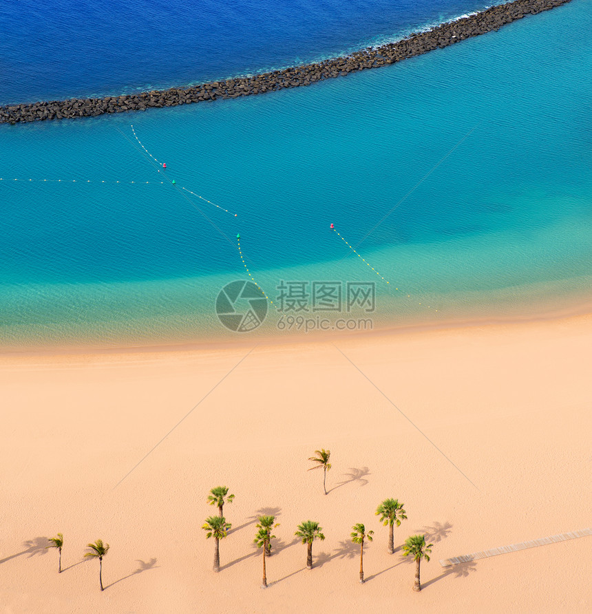 圣克鲁斯德特内里费北部的海滩小岛支撑天堂棕榈海堤堡垒岛屿异国情调假期图片