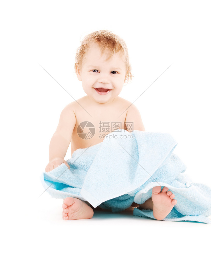 带蓝毛巾的婴儿卫生保健男生乐趣皮肤孩子快乐青少年蓝色童年图片