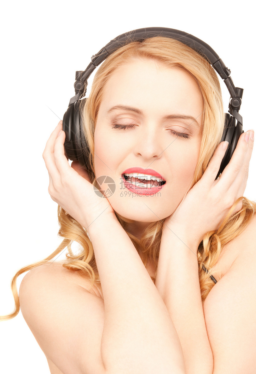 在耳机中快乐的女人情感幸福女孩播音员打碟机音乐成人乐趣宝贝微笑图片