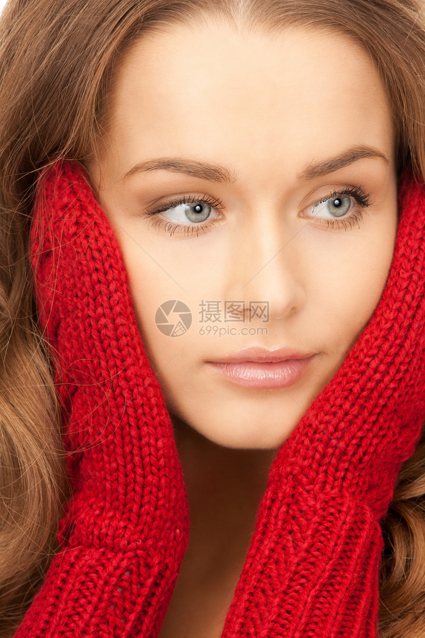 穿红色手套的美丽女子女孩幸福皮肤季节羊毛头发容貌成人护理衣服图片