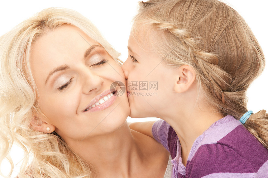 幸福母亲和子女女性女孩拥抱女士女儿快乐面孔金发女郎父母童年图片