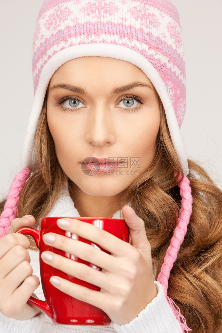 红脸的美女季节女孩女性福利饮料杯子成人头发帽子图片