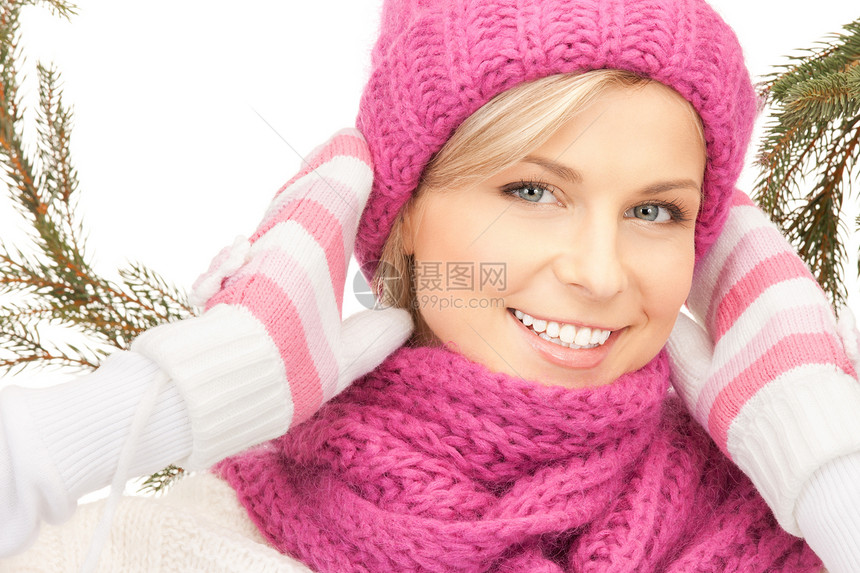 戴冬帽的美女女孩微笑季节棉被快乐帽子头发福利女性羊毛图片
