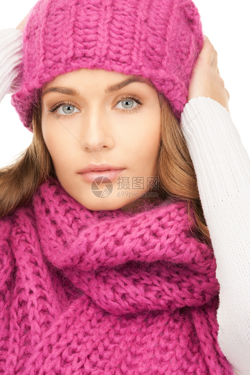 戴冬帽的美女皮肤幸福棉被季节帽子成人头发衣服女性女孩图片
