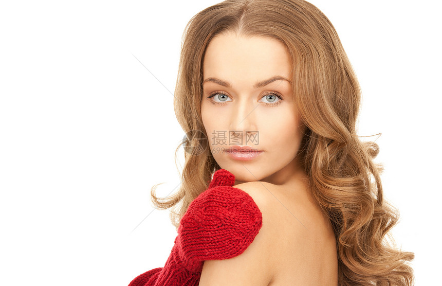 穿红色手套的美丽女子皮肤女孩幸福头发成人护理季节女性衣服羊毛图片