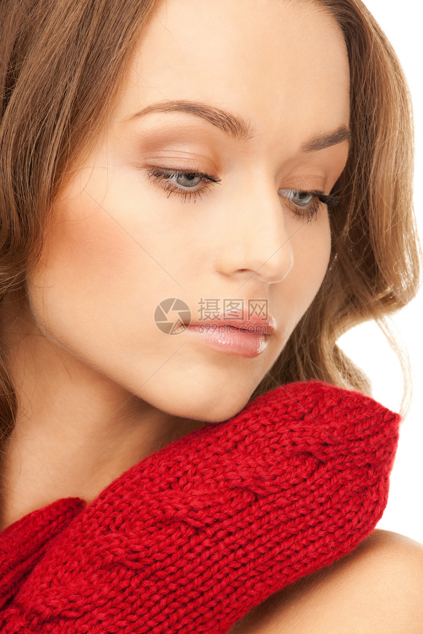 穿红色手套的美丽女子女孩容貌成人羊毛头发幸福衣服季节福利皮肤图片