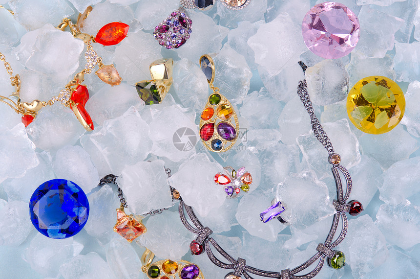冰上的珠宝手工礼物宝石宏观钻石奢华耳环团体首饰珍珠图片