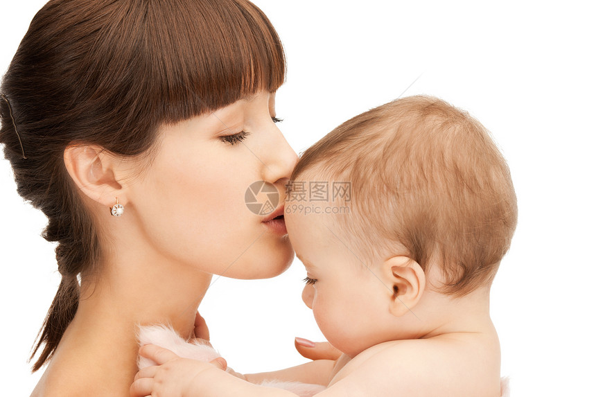 幸福的母亲和可爱的婴儿妈妈拥抱家庭儿子父母育儿女士新生女儿母性图片
