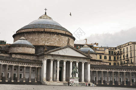 圣弗朗切斯科迪保拉Piazza 普勒比西托地标圆顶旅行雕像教会广场城市柱子全民建筑学背景