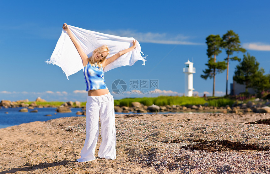 海洋金发女郎女性天空海滩微笑幸福情感海岸快乐旅行图片