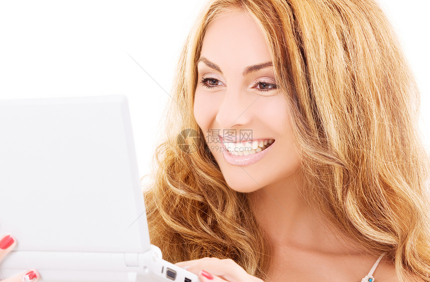 拥有笔记本电脑的幸福妇女八卦网络女性微笑互联网女孩技术电子邮件上网头发图片