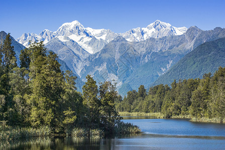 塔斯曼新西兰马西森湖和库克山背景