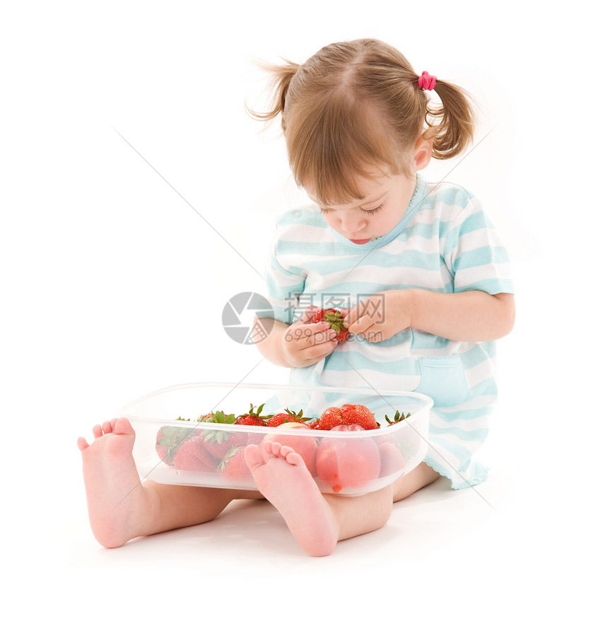 有草莓的小女孩活力红色水果营养甜点白色婴儿条纹孩子女孩图片