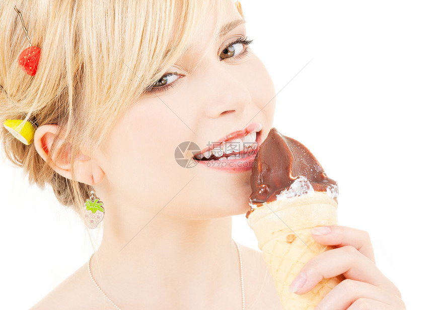 冰淇淋胡扯晶圆女性小吃享受快乐乐趣微笑食物金发女郎图片