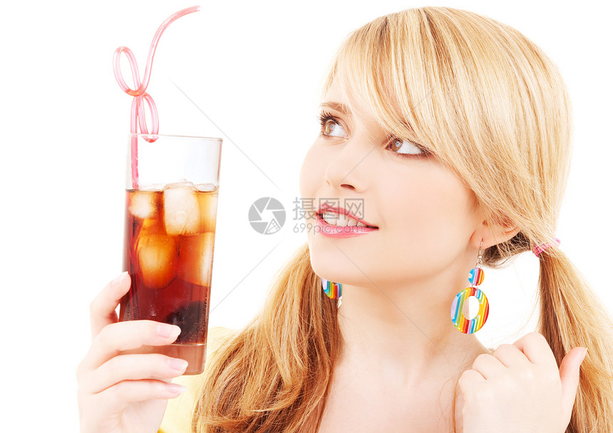 饮冷藏金发女郎享受女性饮料女孩食物可乐快乐青少年图片
