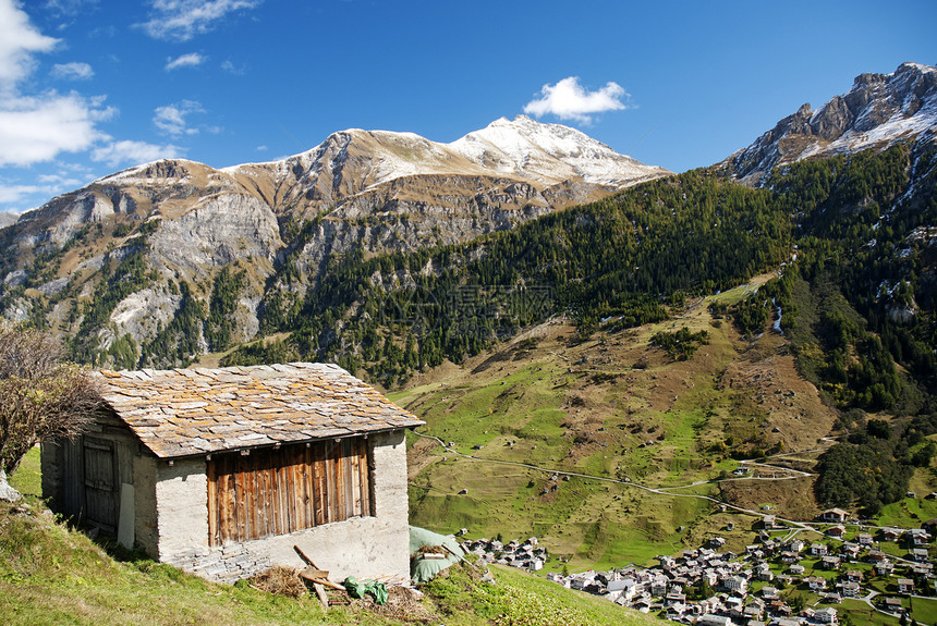 斯维切兰阿尔卑斯山的Vals村旅游风景环境乡村山脉村庄旅行假期图片